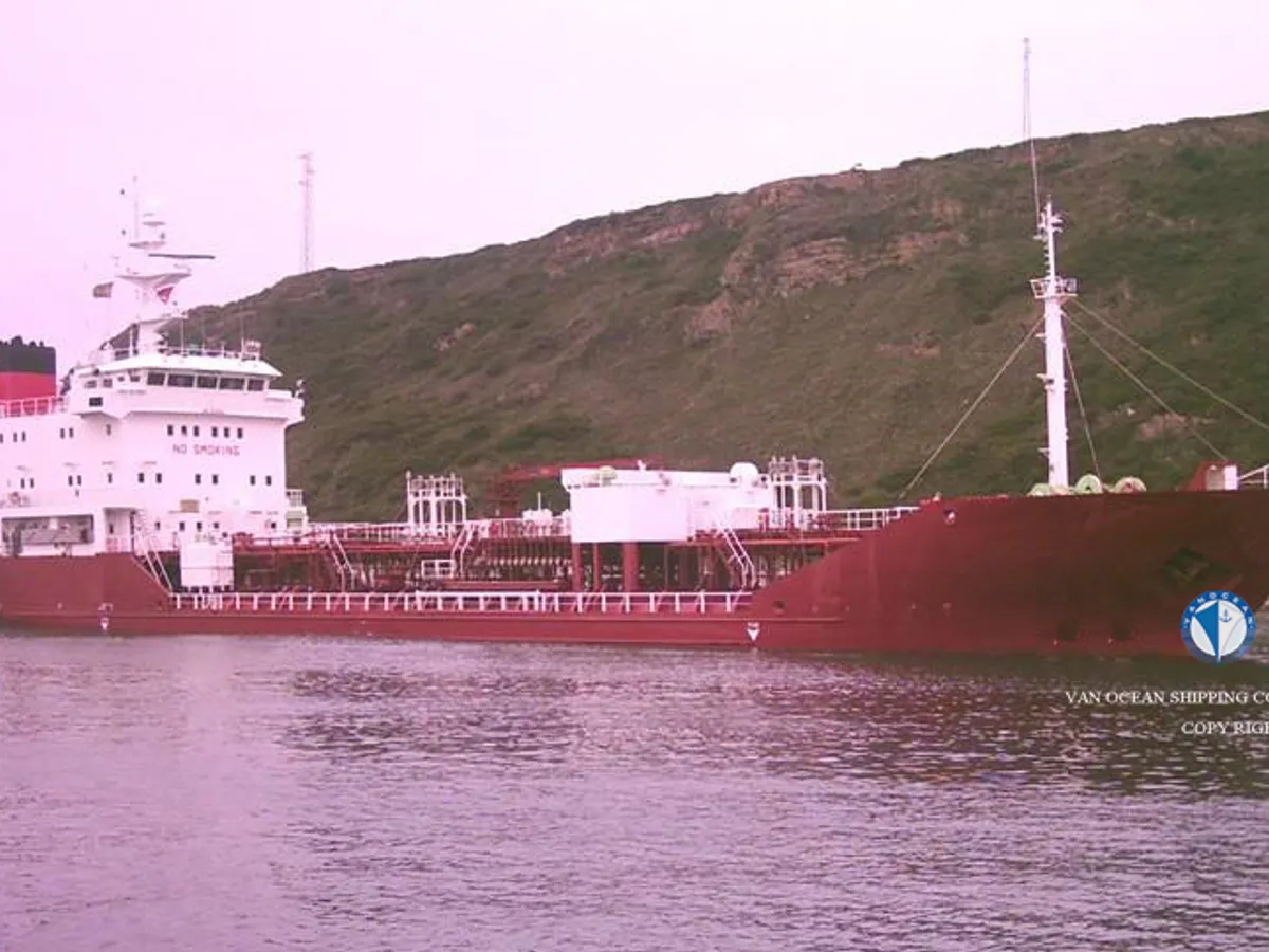 Olie-/chemikaliëntanker te koop