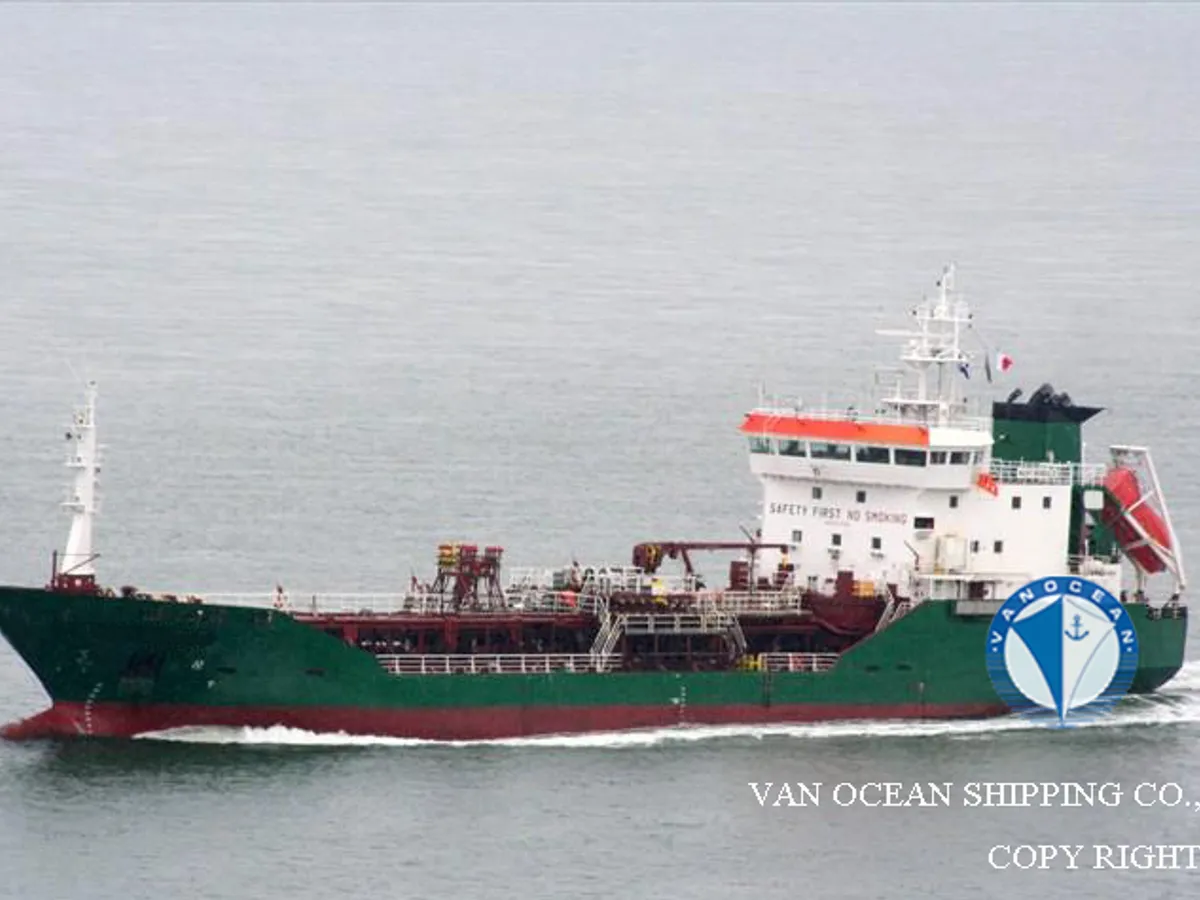 Olie-/chemikaliëntanker te koop