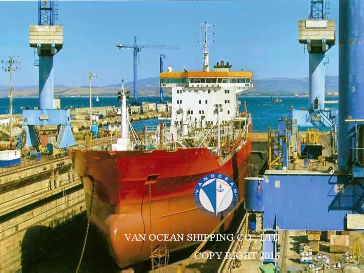 Olie-/chemikaliëntanker te koop
