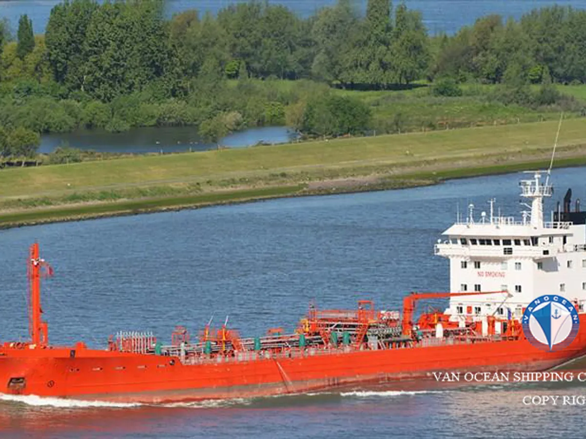 Olie-/chemikaliëntanker te koop