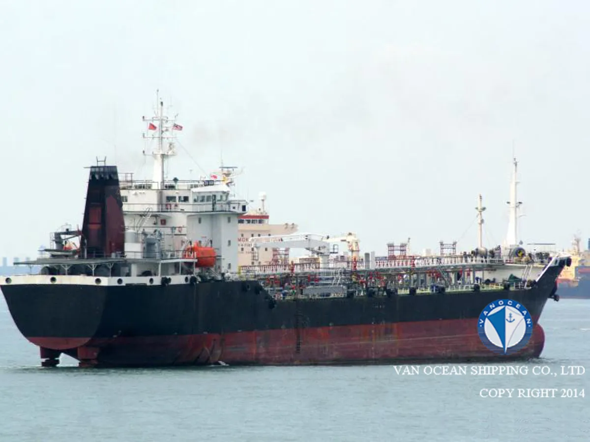 Olie-/chemikaliëntanker te koop