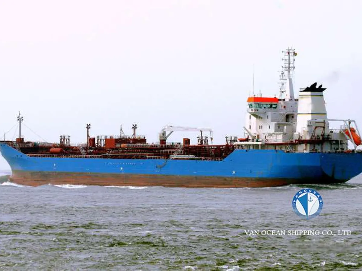 Olie-/chemikaliëntanker te koop