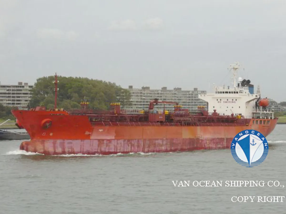 Olie-/chemikaliëntanker te koop