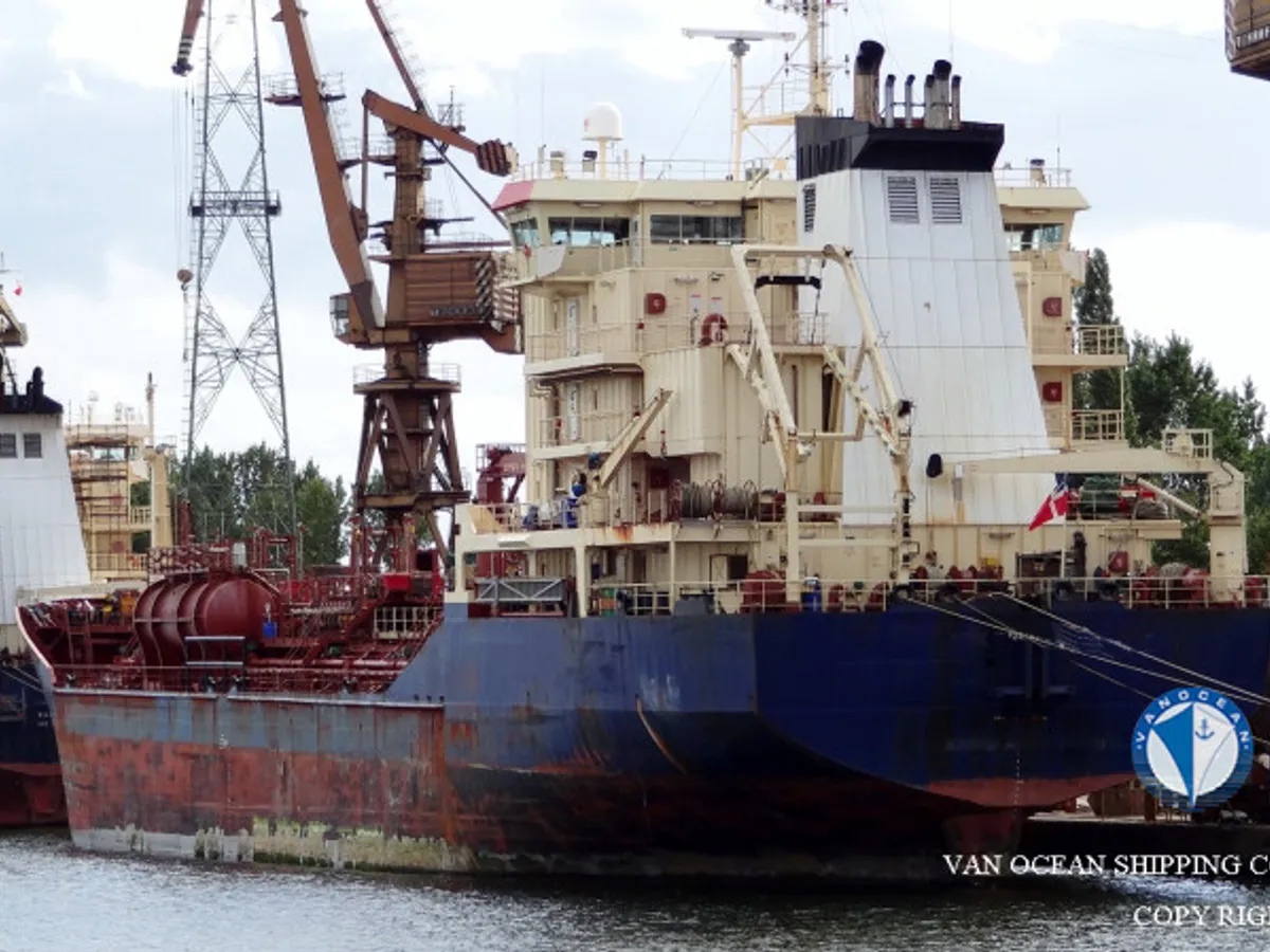 Olie-/chemikaliëntanker te koop