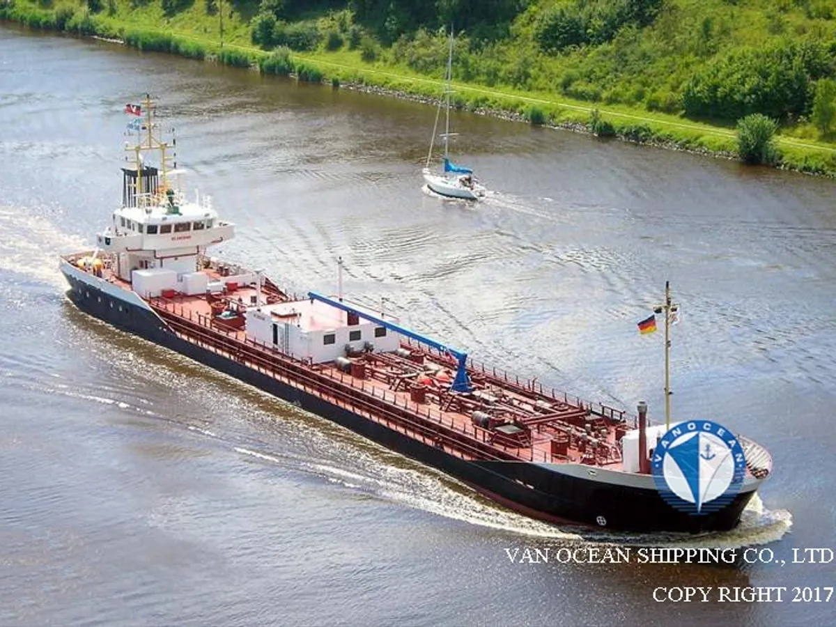 Olie-/chemikaliëntanker te koop