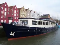 Drijvend hotel te koop