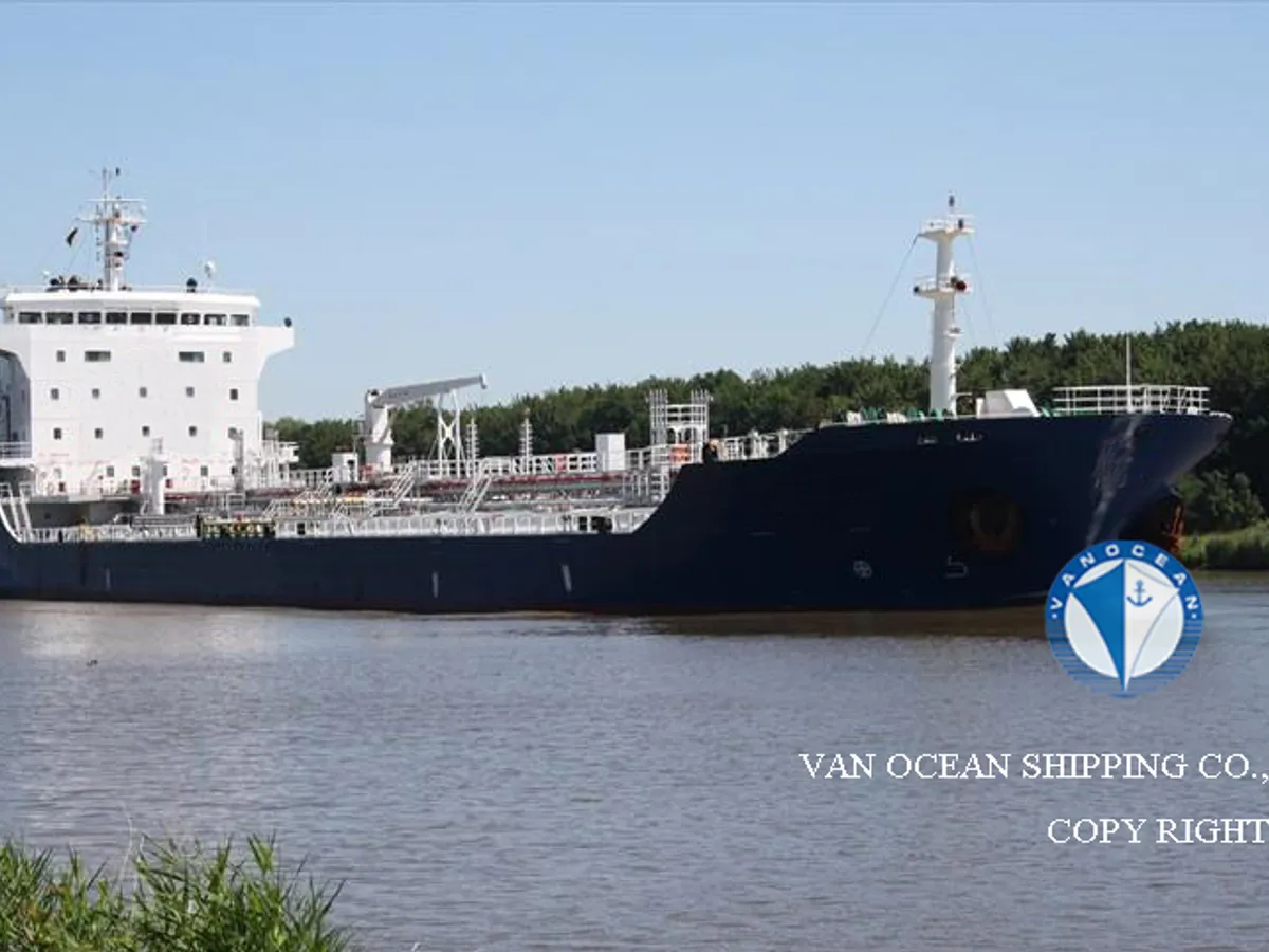Olie-/chemikaliëntanker te koop