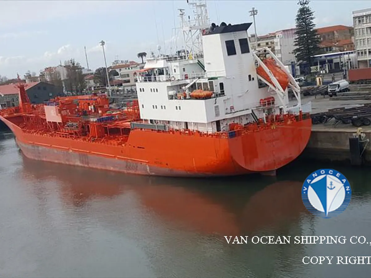 Olie-/chemikaliëntanker te koop