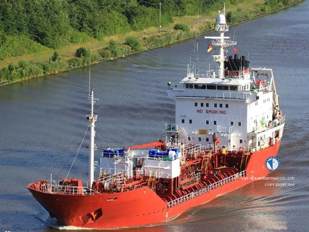 Olie-/chemikaliëntanker te koop