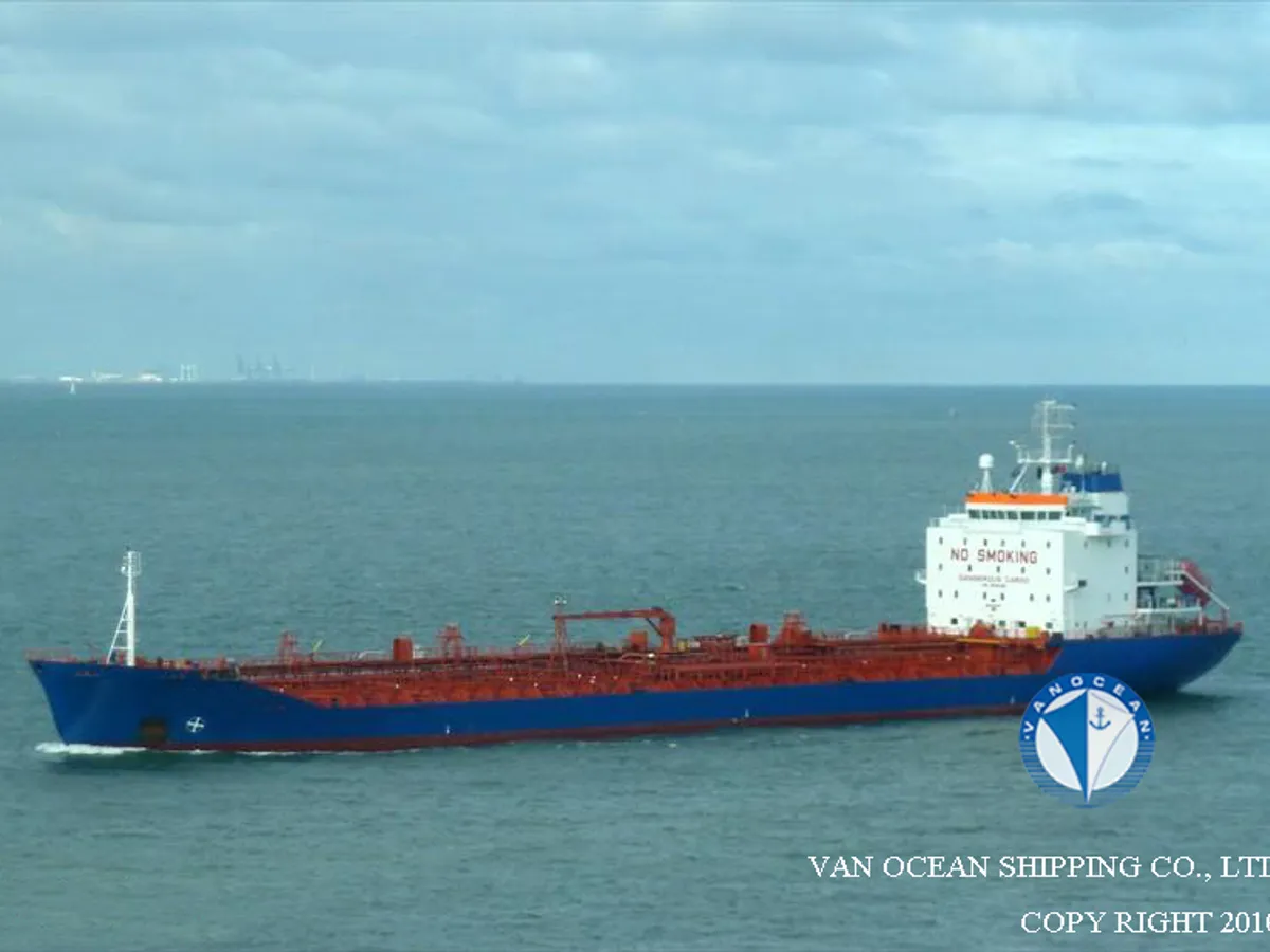Olie-/chemikaliëntanker te koop