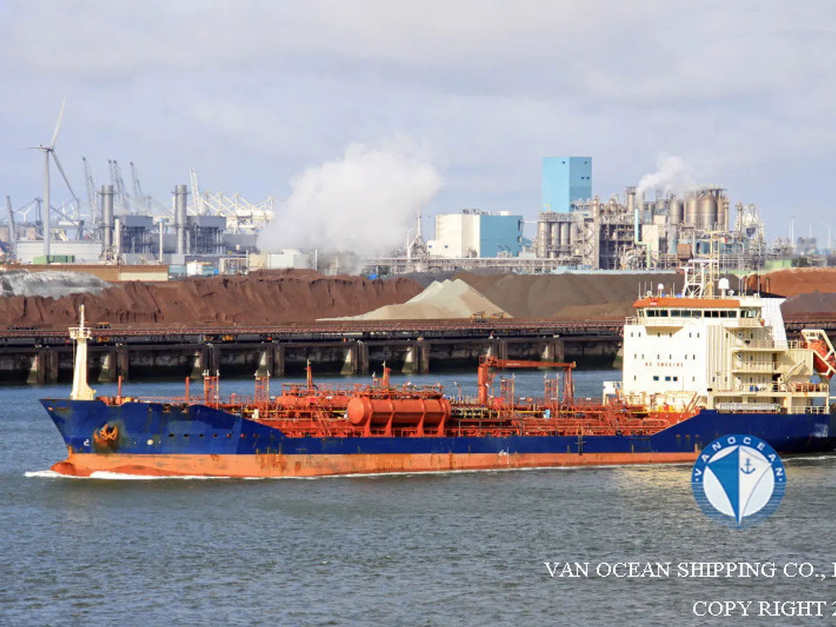 Olie-/chemikaliëntanker te koop