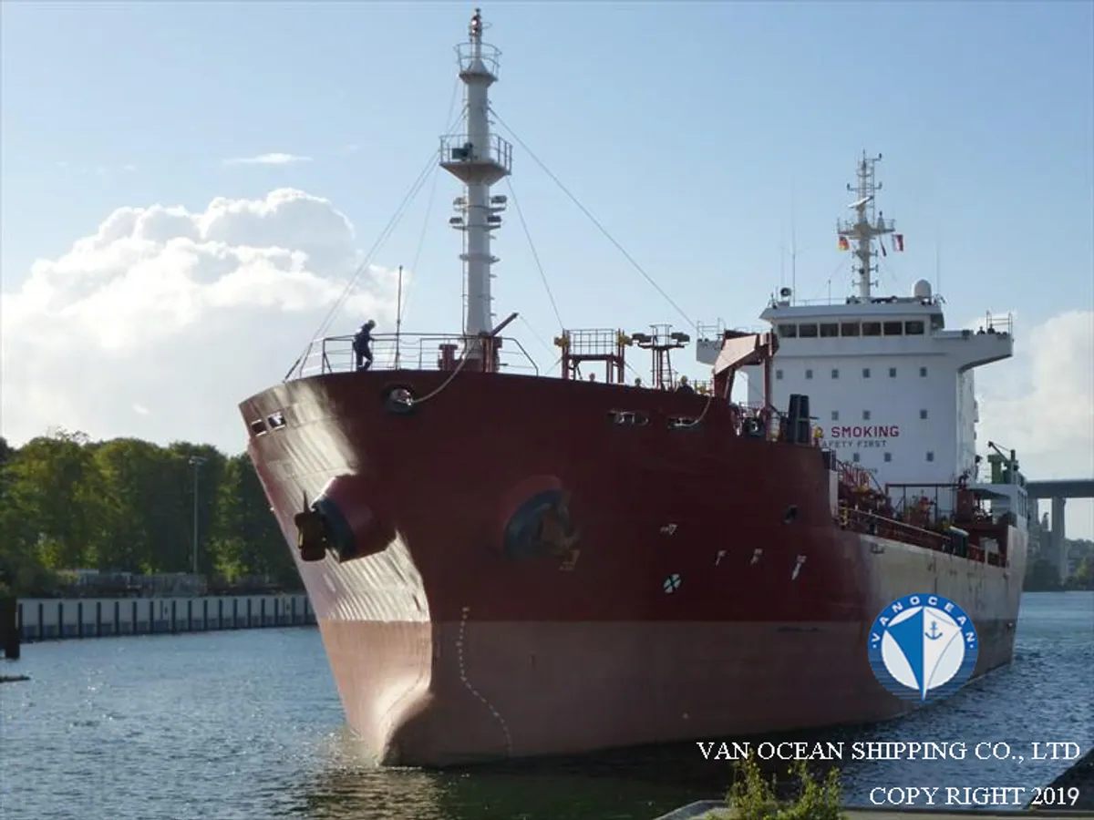 Olie-/chemikaliëntanker te koop