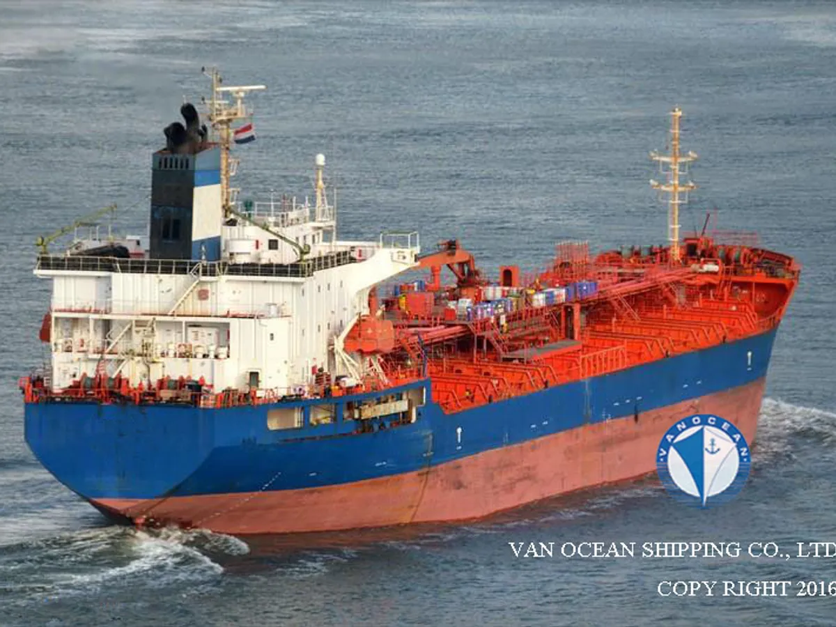 Olie-/chemikaliëntanker te koop