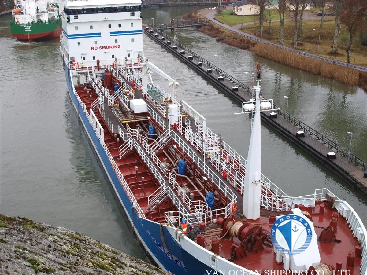 Olie-/chemikaliëntanker te koop
