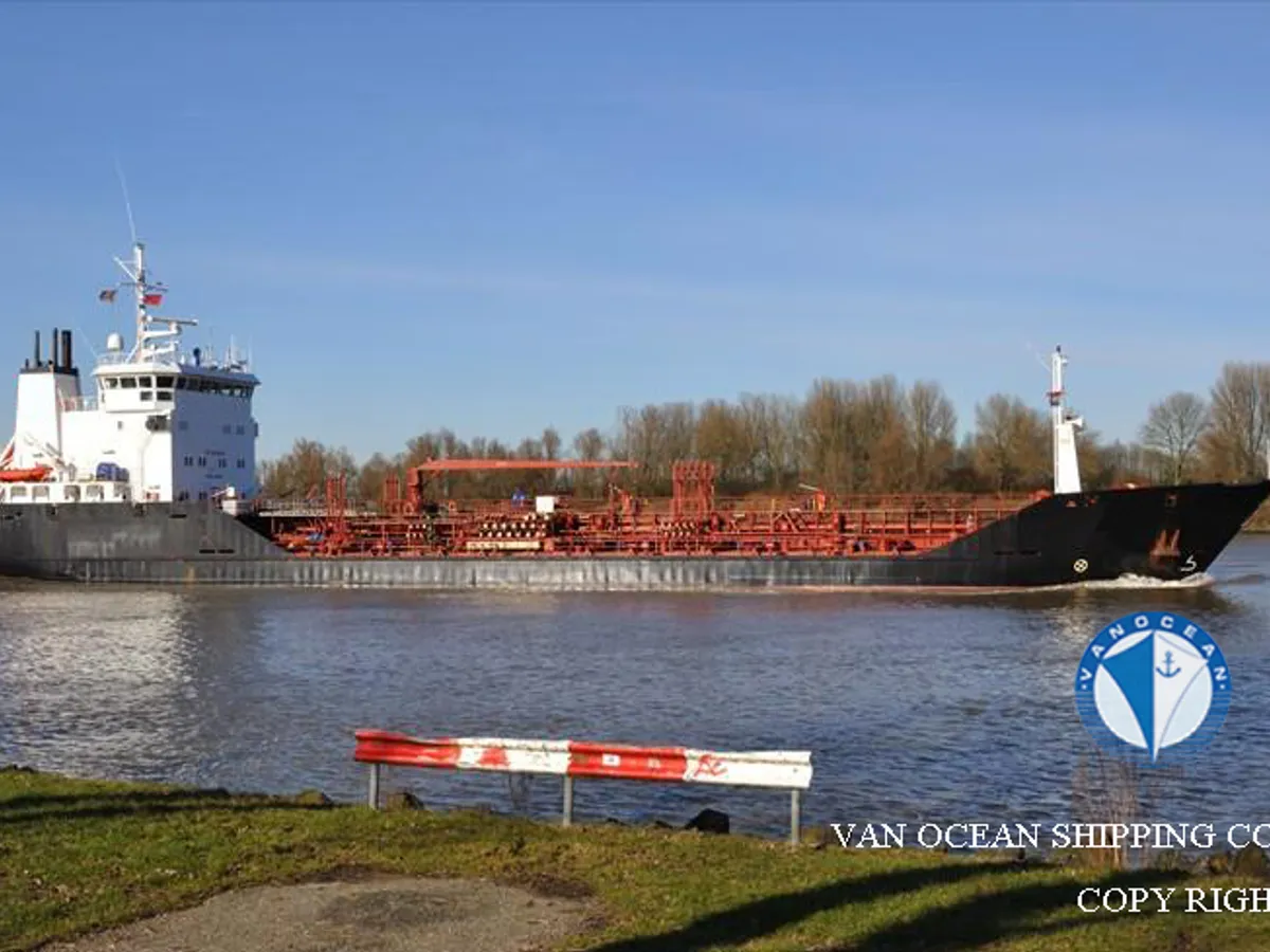 Olie-/chemikaliëntanker te koop
