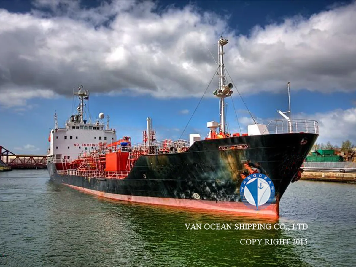 Olie-/chemikaliëntanker te koop
