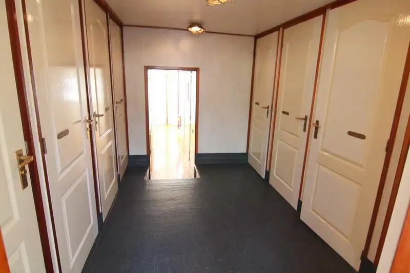Drijvend hotel te koop
