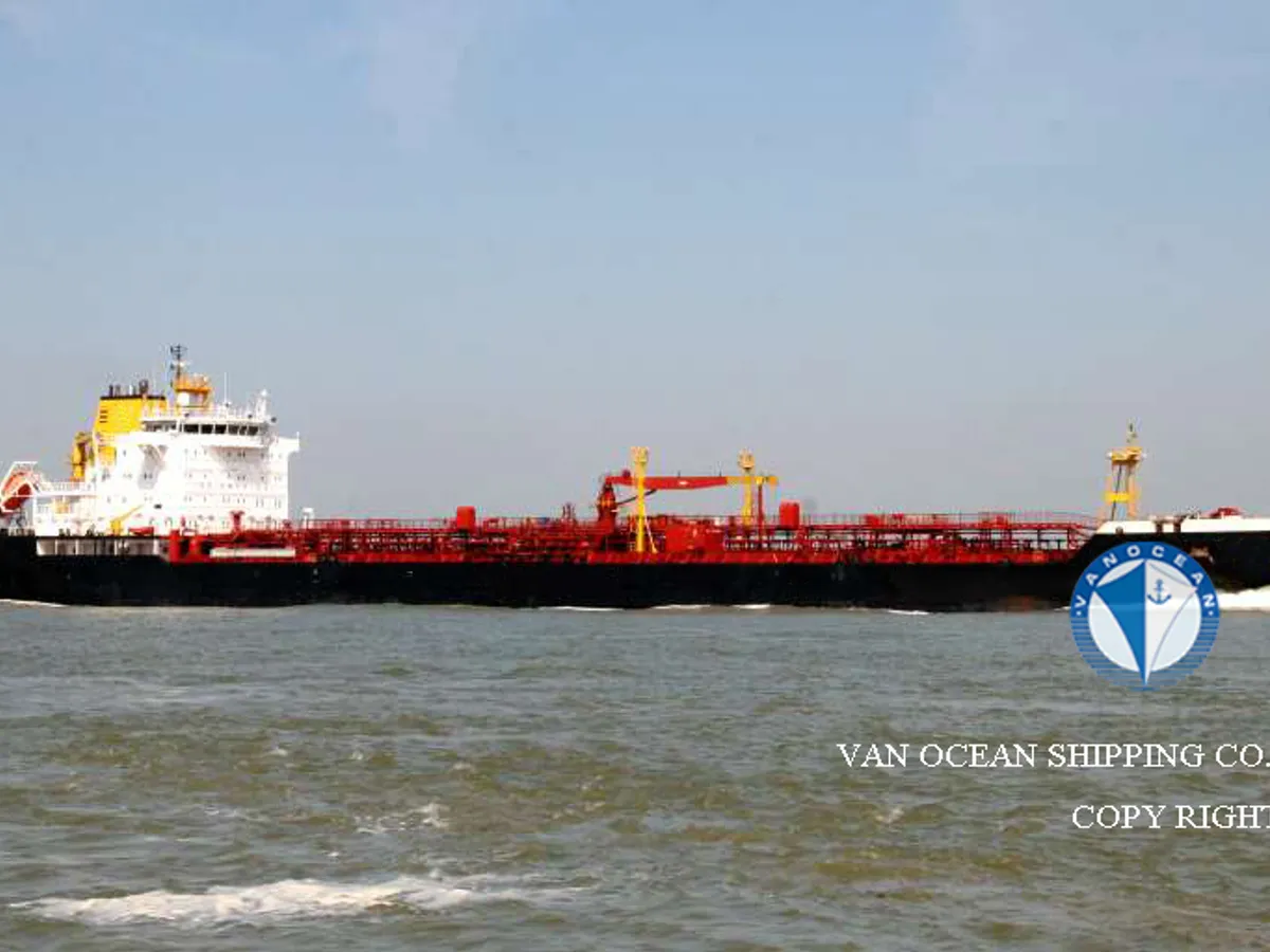 Olie-/chemikaliëntanker te koop