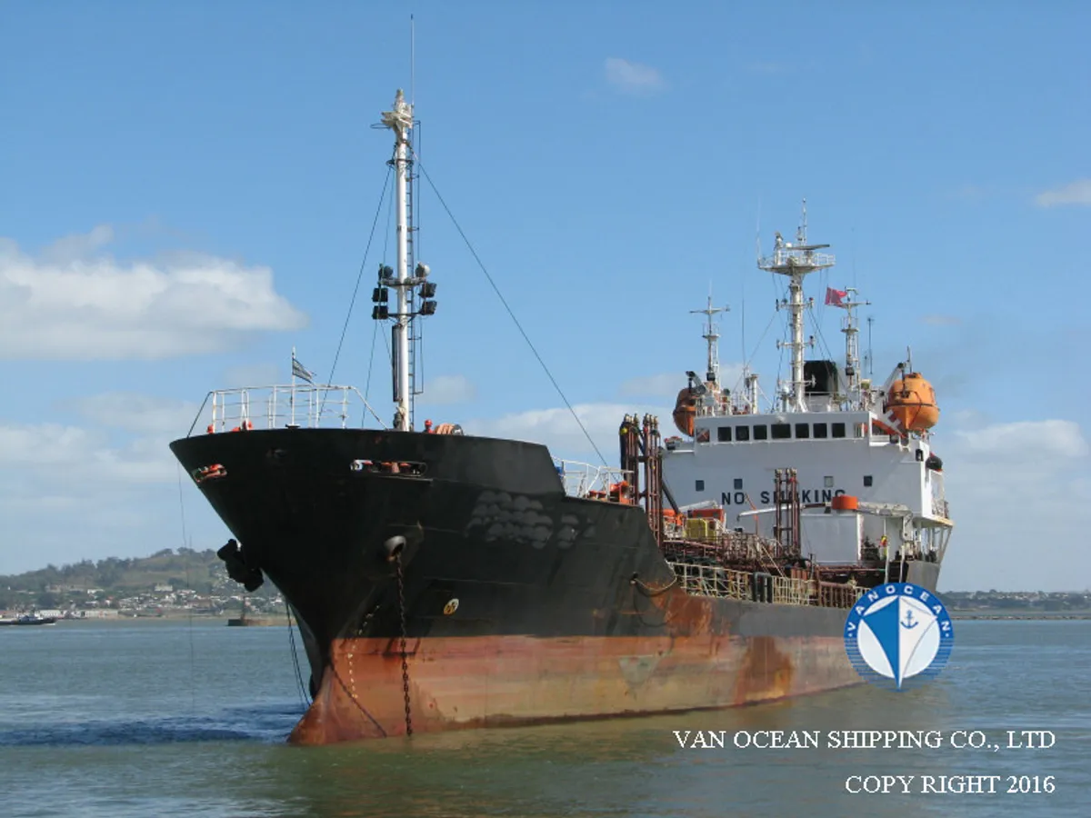 Olie-/chemikaliëntanker te koop
