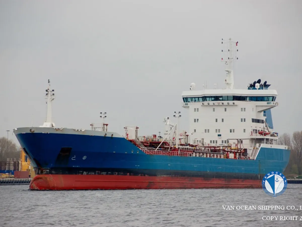 Olie-/chemikaliëntanker te koop