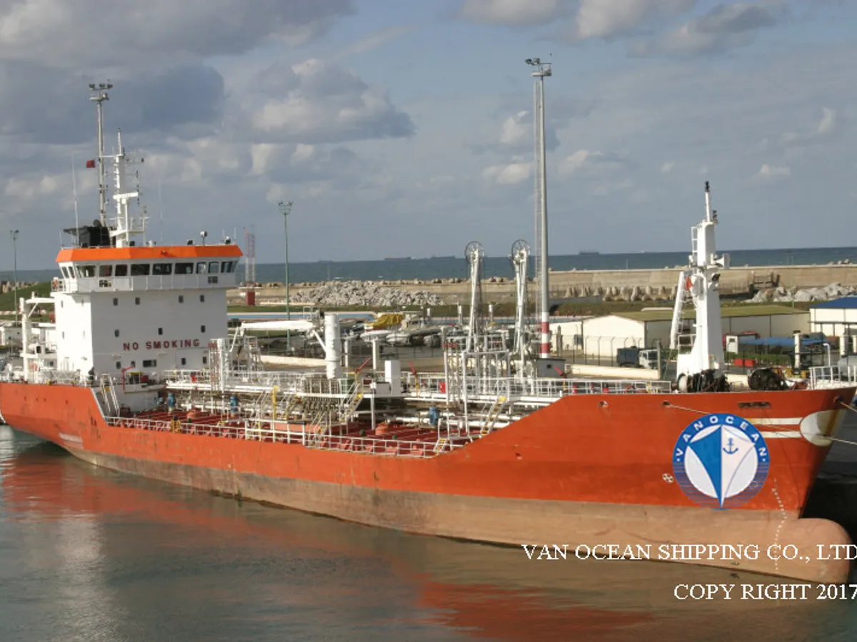 Olie-/chemikaliëntanker te koop