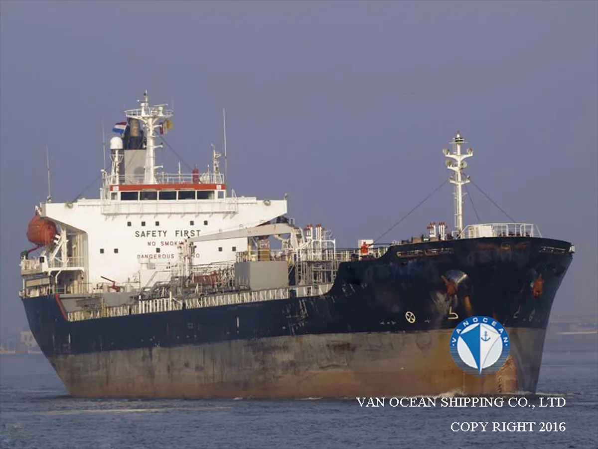 Olie-/chemikaliëntanker te koop