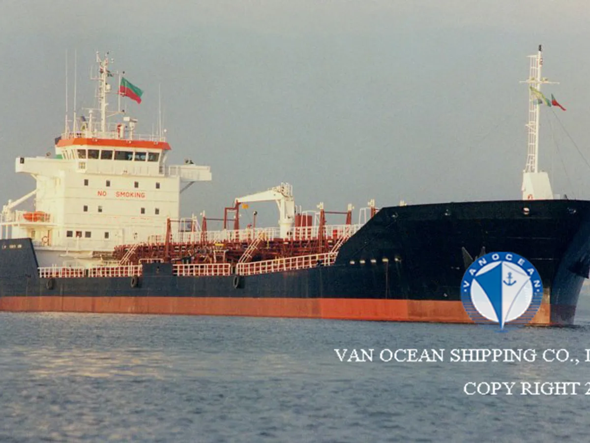 Olie-/chemikaliëntanker te koop