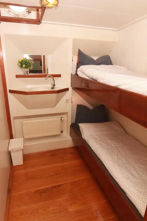 Drijvend hotel te koop