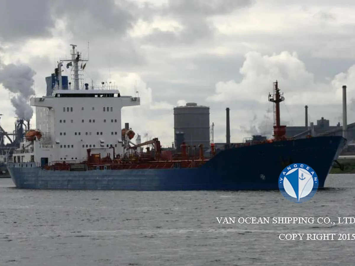 Olie-/chemikaliëntanker te koop