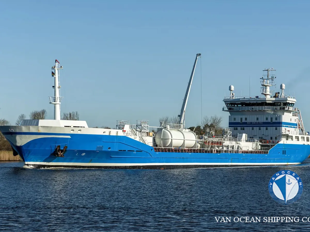 Olie-/chemikaliëntanker te koop