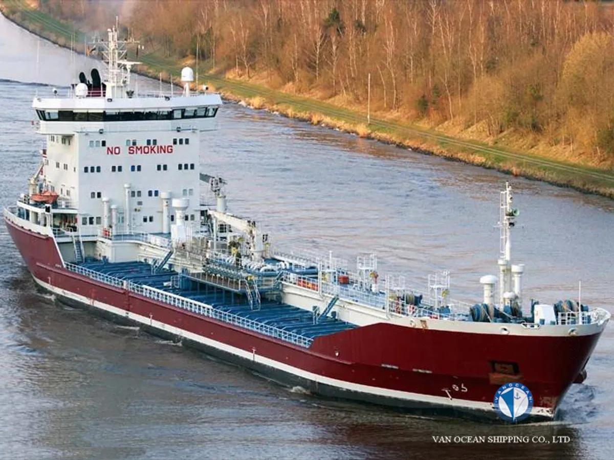 Olie-/chemikaliëntanker te koop
