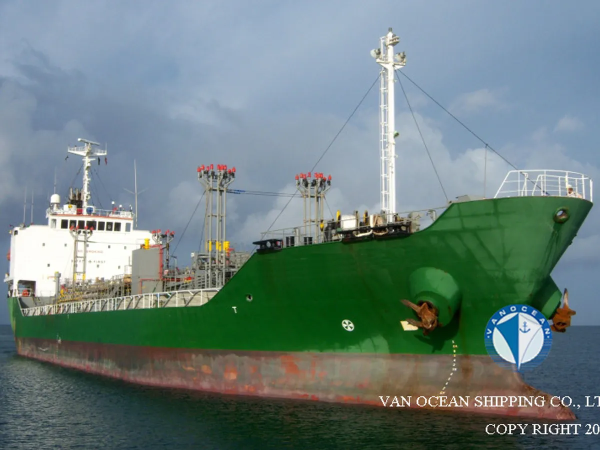 Olie-/chemikaliëntanker te koop