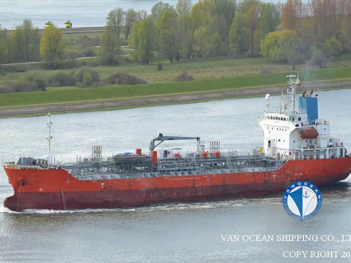 Olie-/chemikaliëntanker te koop