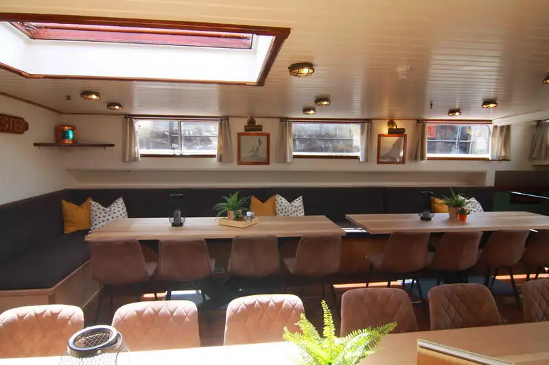 Drijvend hotel te koop