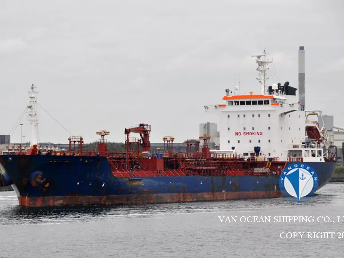 Olie-/chemikaliëntanker te koop