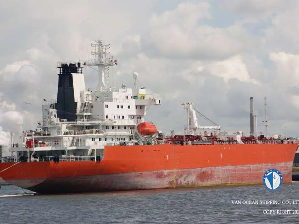 Olie-/chemikaliëntanker te koop