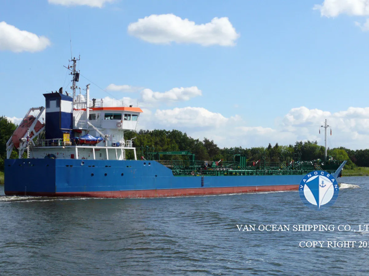 Olie-/chemikaliëntanker te koop