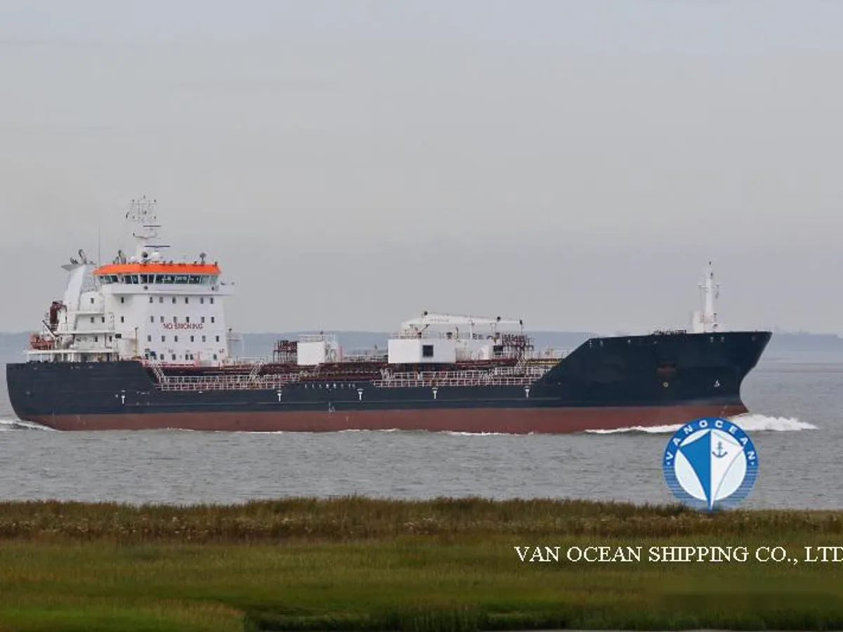 Olie-/chemikaliëntanker te koop