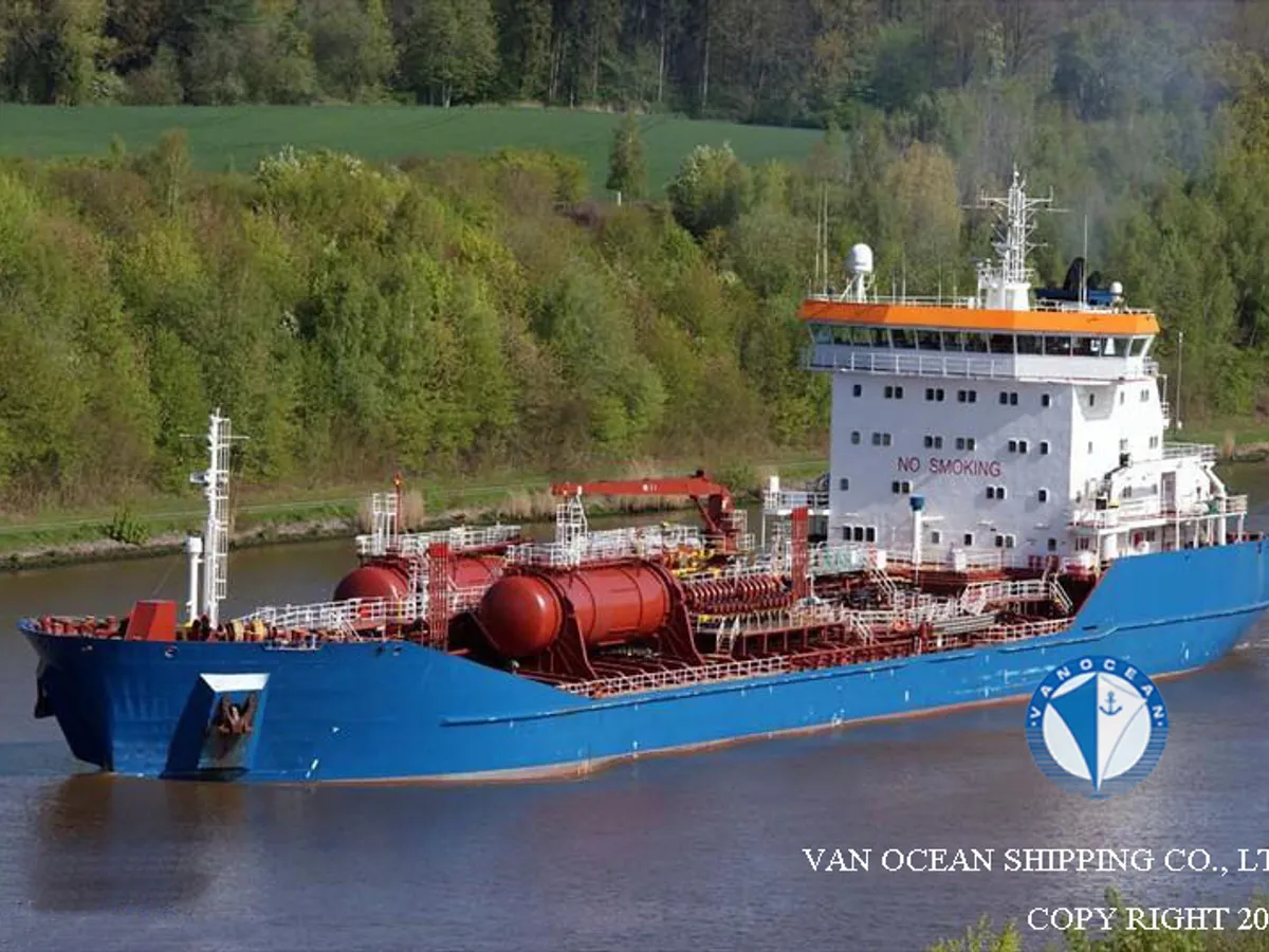 Olie-/chemikaliëntanker te koop