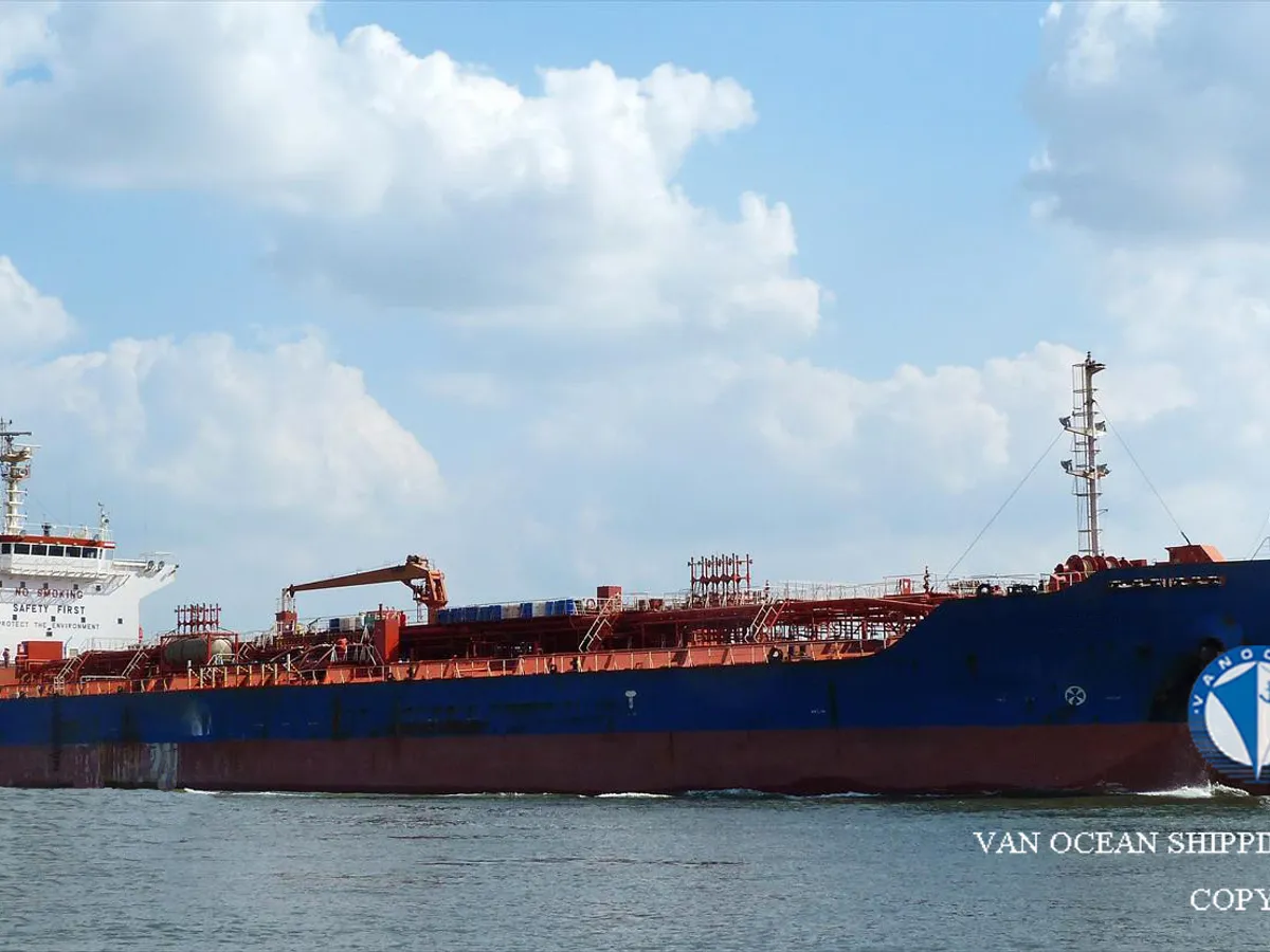 Olie-/chemikaliëntanker te koop