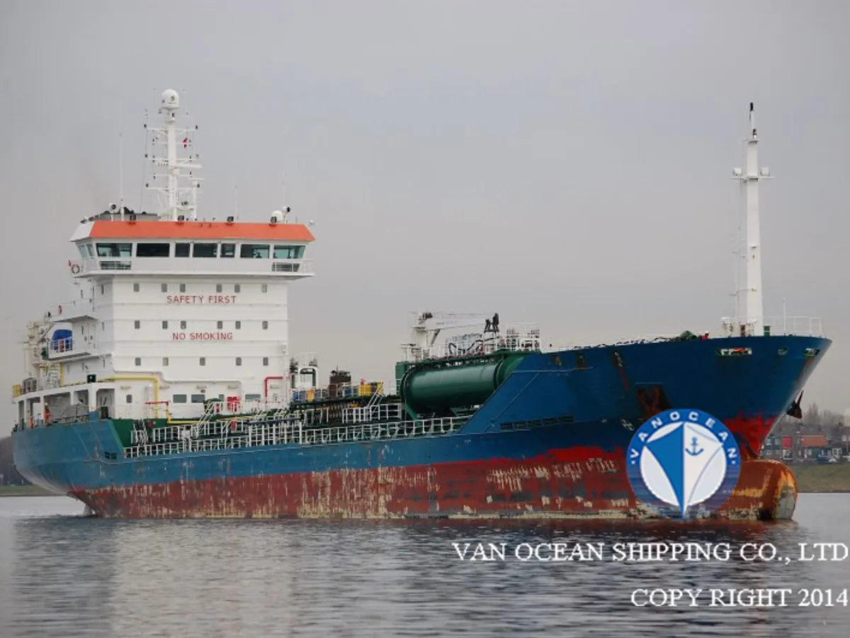Olie-/chemikaliëntanker te koop