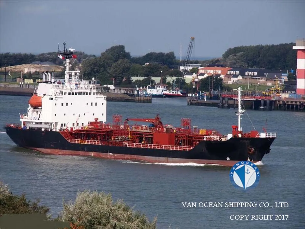 Olie-/chemikaliëntanker te koop