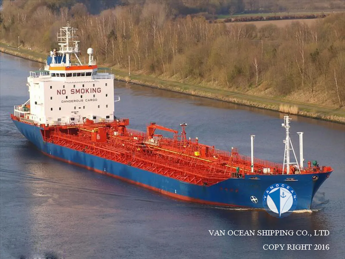 Olie-/chemikaliëntanker te koop