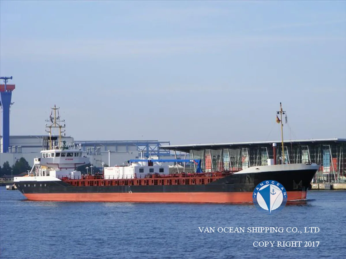 Olie-/chemikaliëntanker te koop