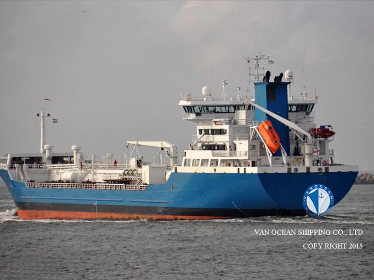 Olie-/chemikaliëntanker te koop