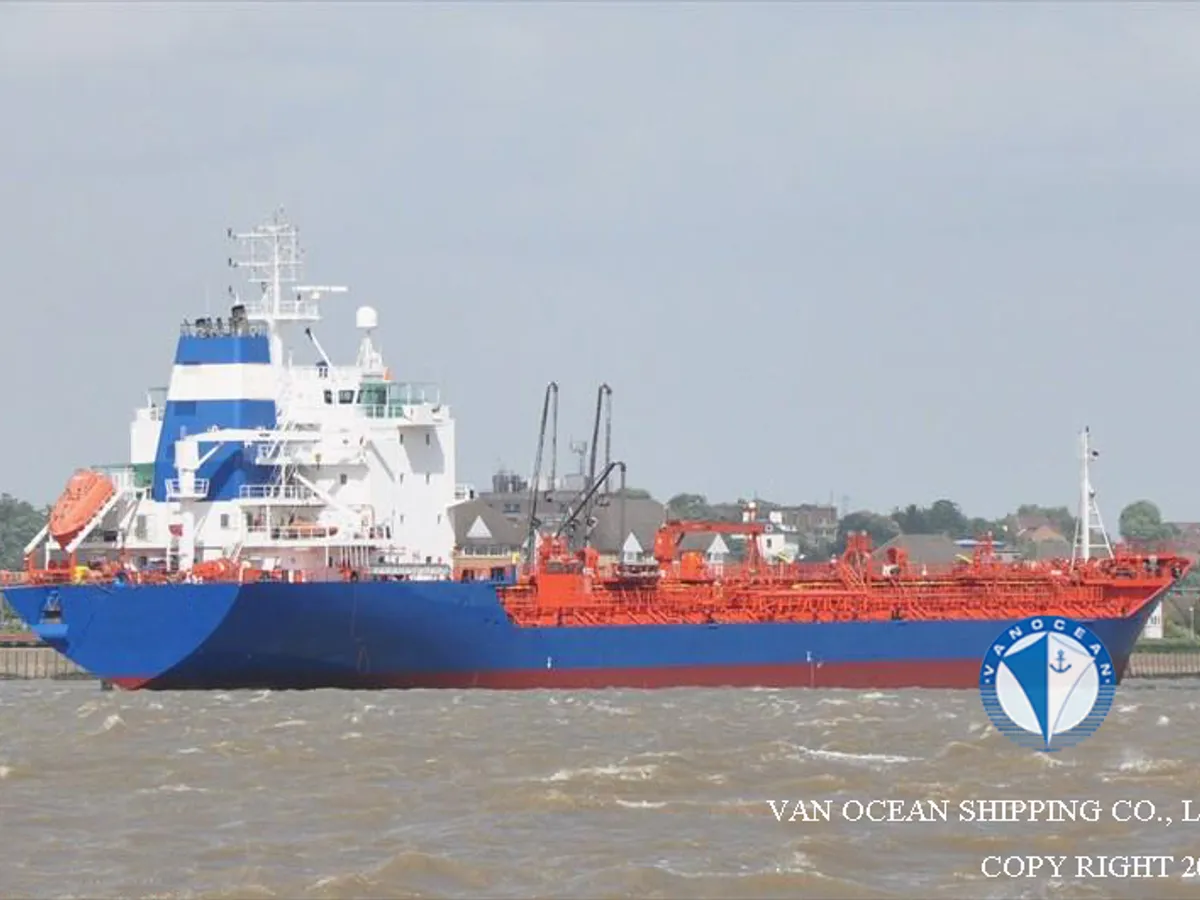 Olie-/chemikaliëntanker te koop