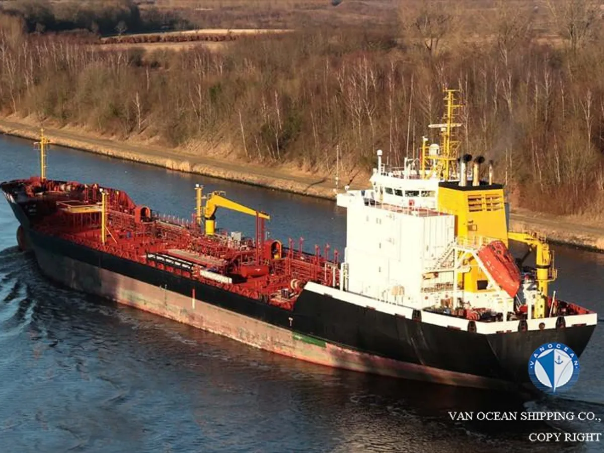 Olie-/chemikaliëntanker te koop