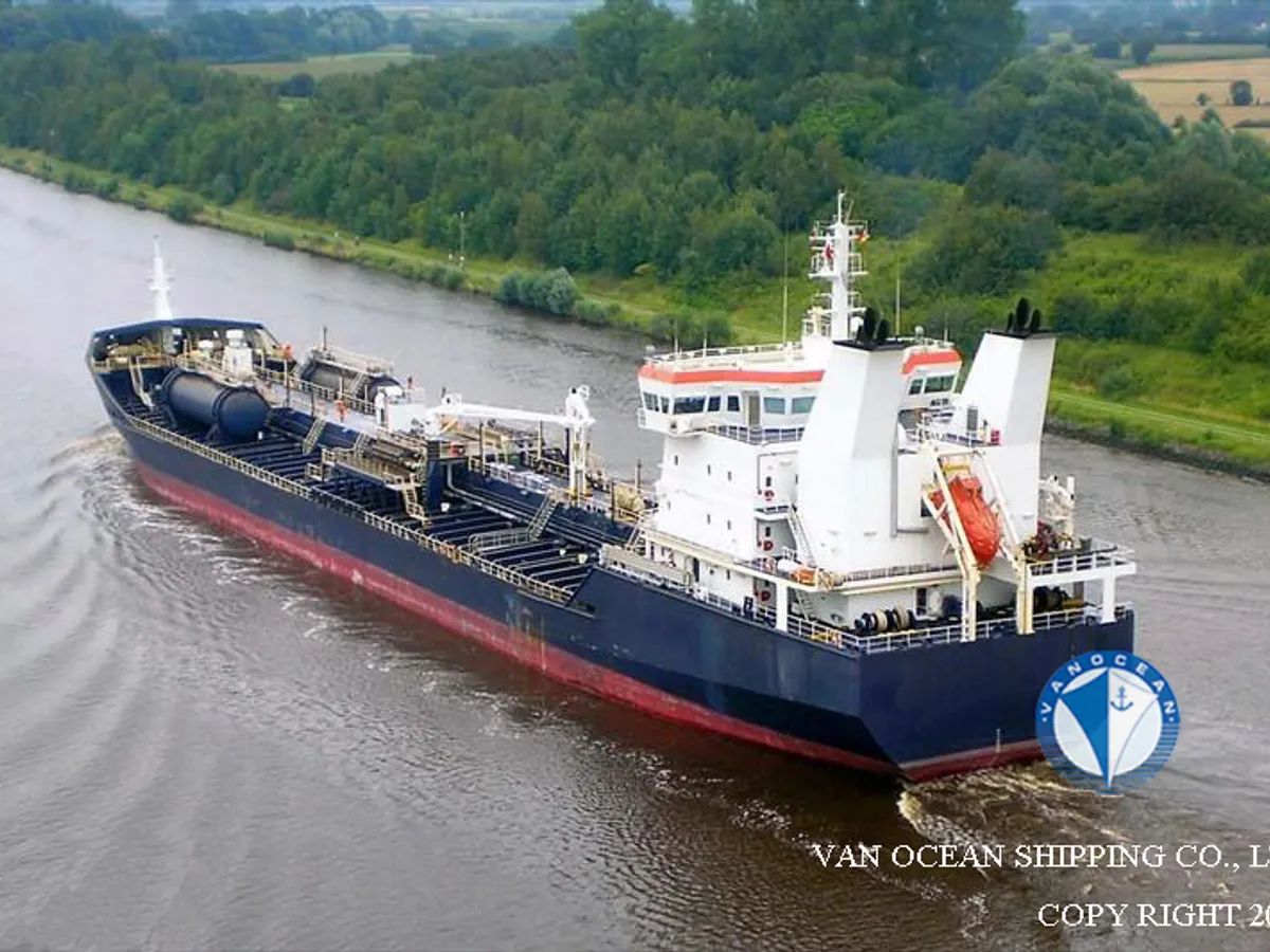 Olie-/chemikaliëntanker te koop