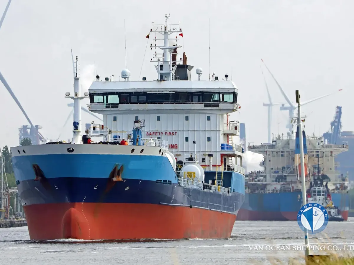 Olie-/chemikaliëntanker te koop