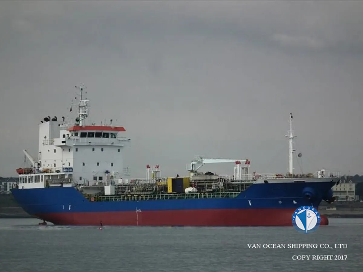 Olie-/chemikaliëntanker te koop